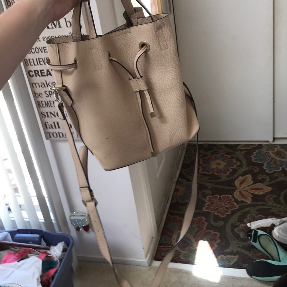 Bucket bag nude